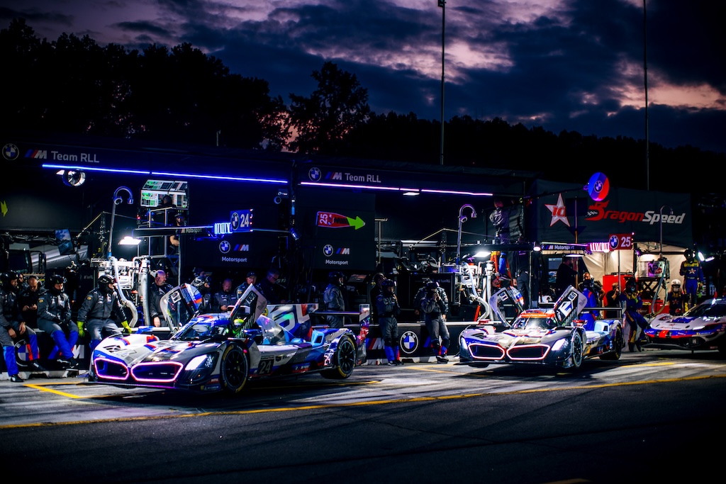 Kevin Magnussen ramt af sort uheld kort før mål. 
(Foto: BMW M Motorsport)